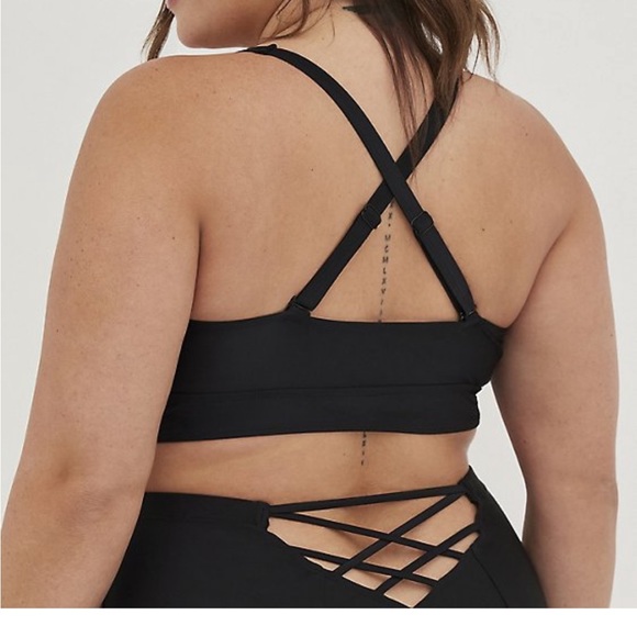 Torrid WIRELESS XO TRIANGLE BIKINI TOP size 2X - Picture 3 of 4